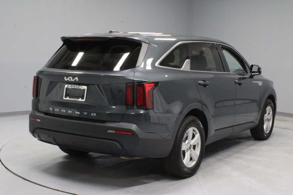 Used 2022 Kia Sorento LX FWD image 11