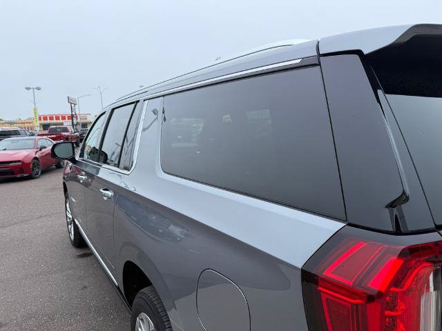 Used 2021 GMC Yukon XL Denali w/ Denali Premium Package AWD/4WD image 24