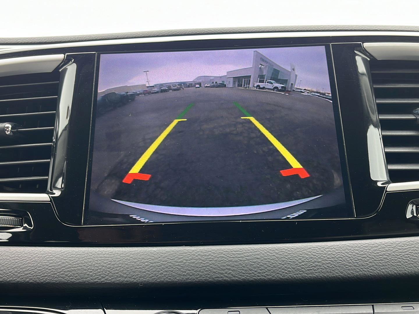 Used 2018 Chrysler Pacifica Touring-L image 28