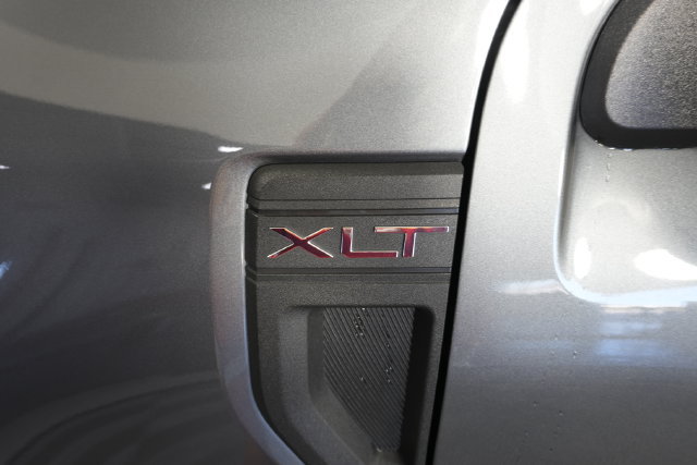 Certified 2025 Ford Maverick XLT w/ XLT Luxury Package FWD image 11