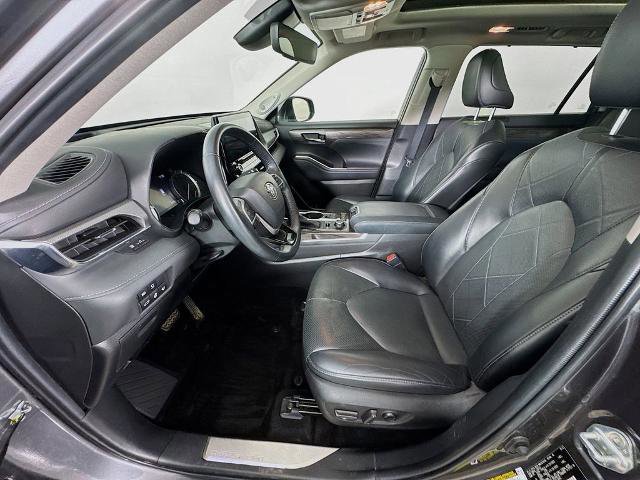 Used 2022 Toyota Highlander Platinum image 11