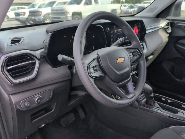 Used 2025 Chevrolet TrailBlazer LT w/ Driver Confidence Package FWD image 11