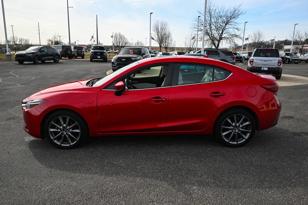 Used 2018 MAZDA MAZDA3 Grand Touring w/ Premium Equipment Package FWD image 8