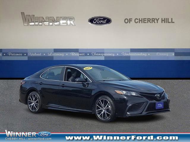 Used 2024 Toyota Camry SE FWD image 6
