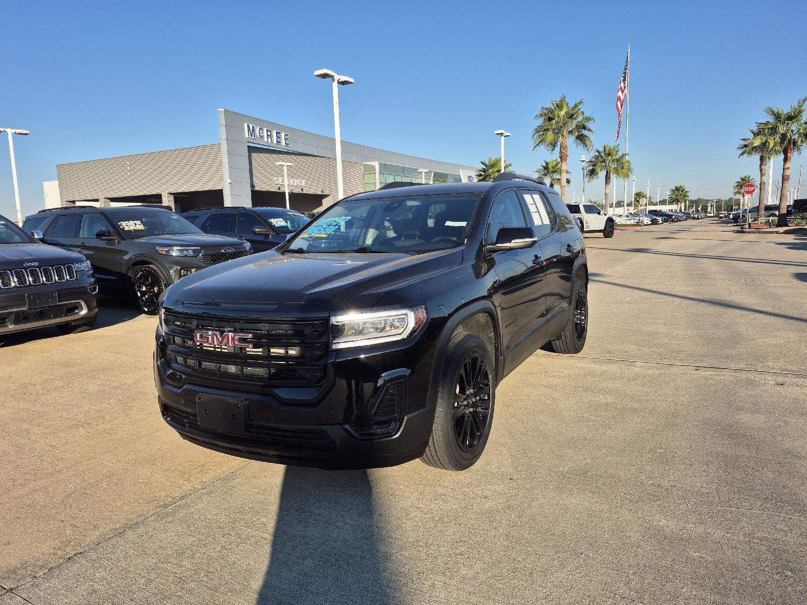 Used 2023 GMC Acadia SLE w/ Driver Convenience Package image 1