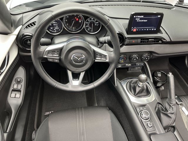 Used 2021 MAZDA MX-5 Miata RF Club w/ Appearance Package RWD image 10