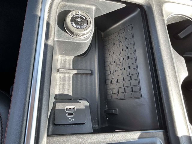 Certified 2025 Ford Expedition Active AWD/4WD image 24