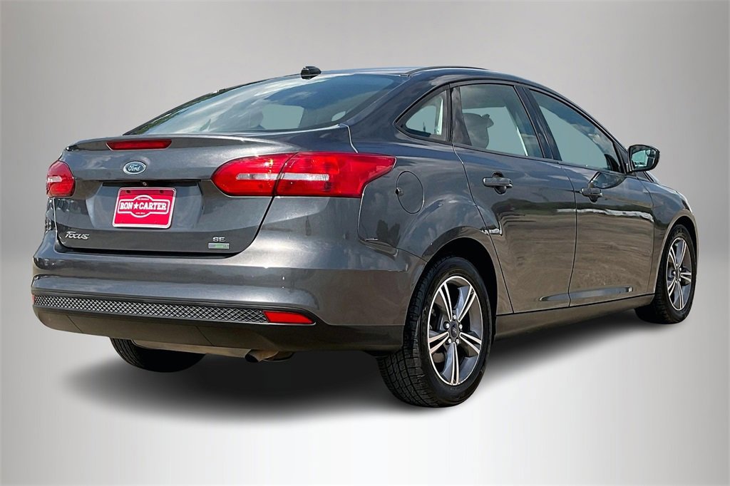 Certified 2018 Ford Focus SE w/ SE Appearance Package image 4