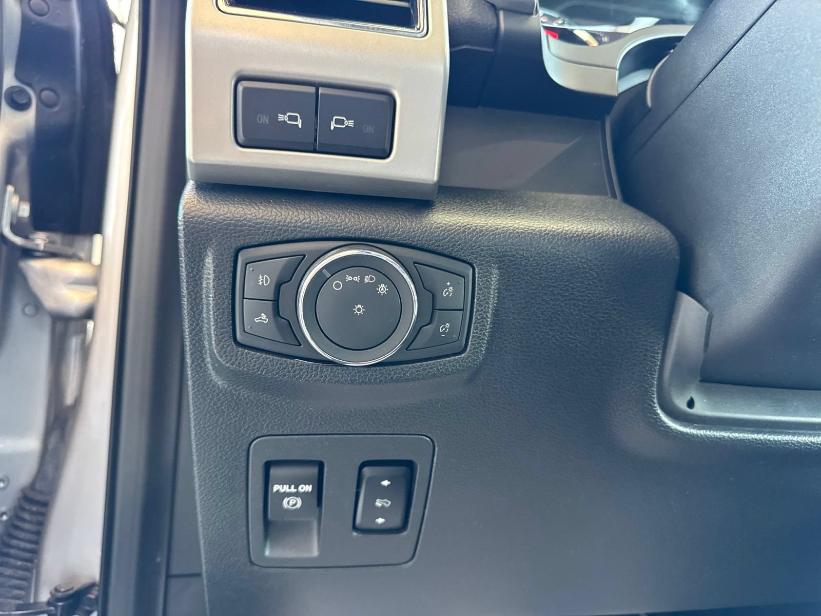 Certified 2019 Ford F150 Lariat w/ Equipment Group 502A Luxury AWD/4WD image 29