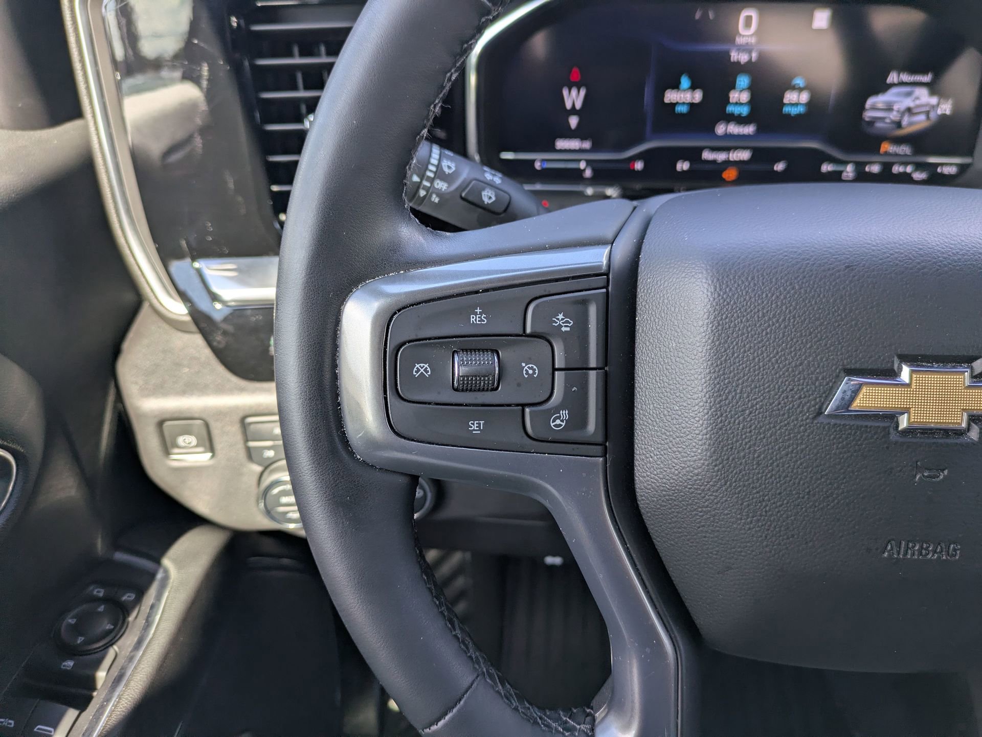 Used 2023 Chevrolet Silverado 1500 LT AWD/4WD image 30