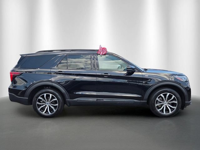 Certified 2025 Ford Explorer ST-Line AWD/4WD image 6