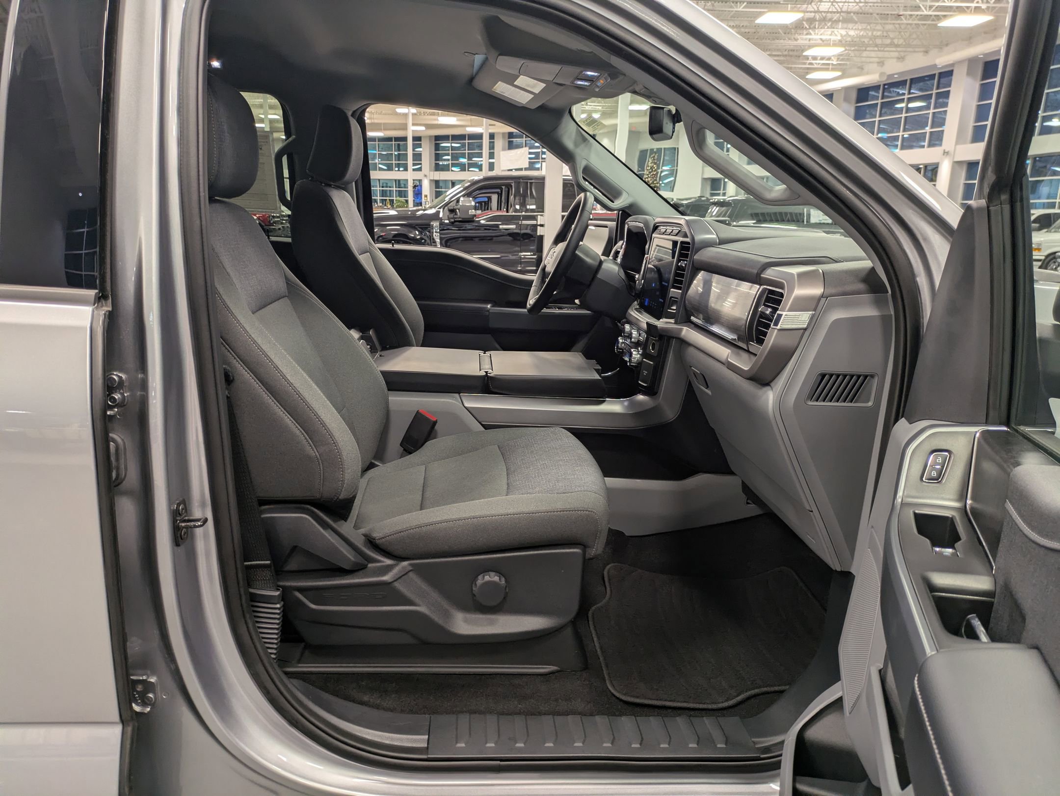 Certified 2024 Ford F150 Lightning XLT w/ Max Trailer Tow Package image 43