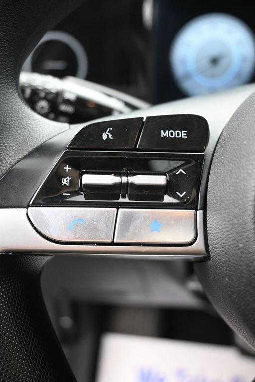 Used 2024 Hyundai Elantra SEL FWD image 17