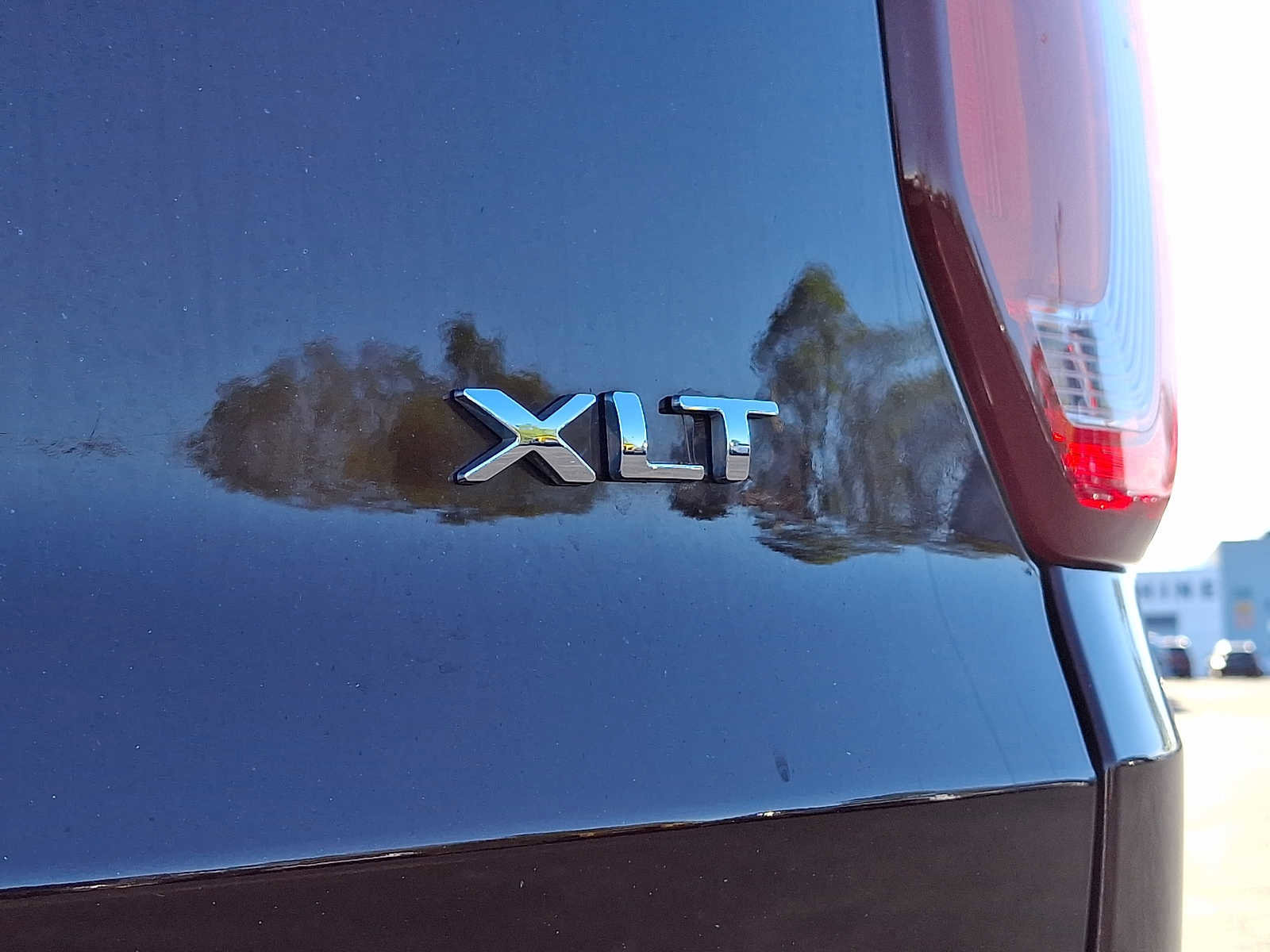 Certified 2019 Ford Explorer XLT w/ Equipment Group 202A image 31