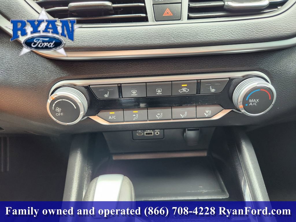 Used 2022 Nissan Altima 2.5 SV w/ SV Premium Package FWD image 14