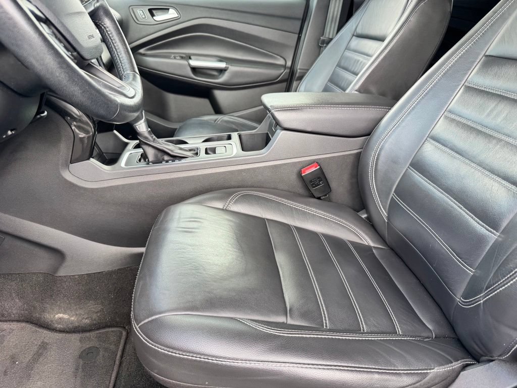 Certified 2017 Ford Escape Titanium FWD image 4