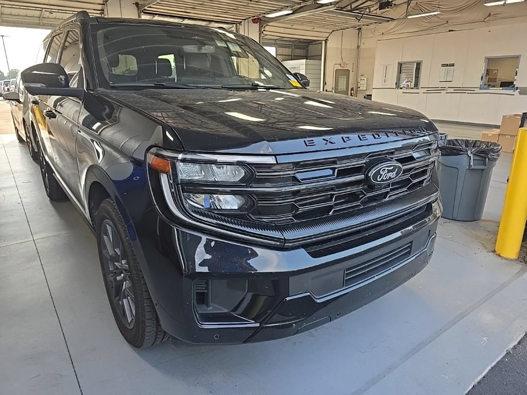 Certified 2025 Ford Expedition Platinum w/ Stealth Performance Package AWD/4WD image 1
