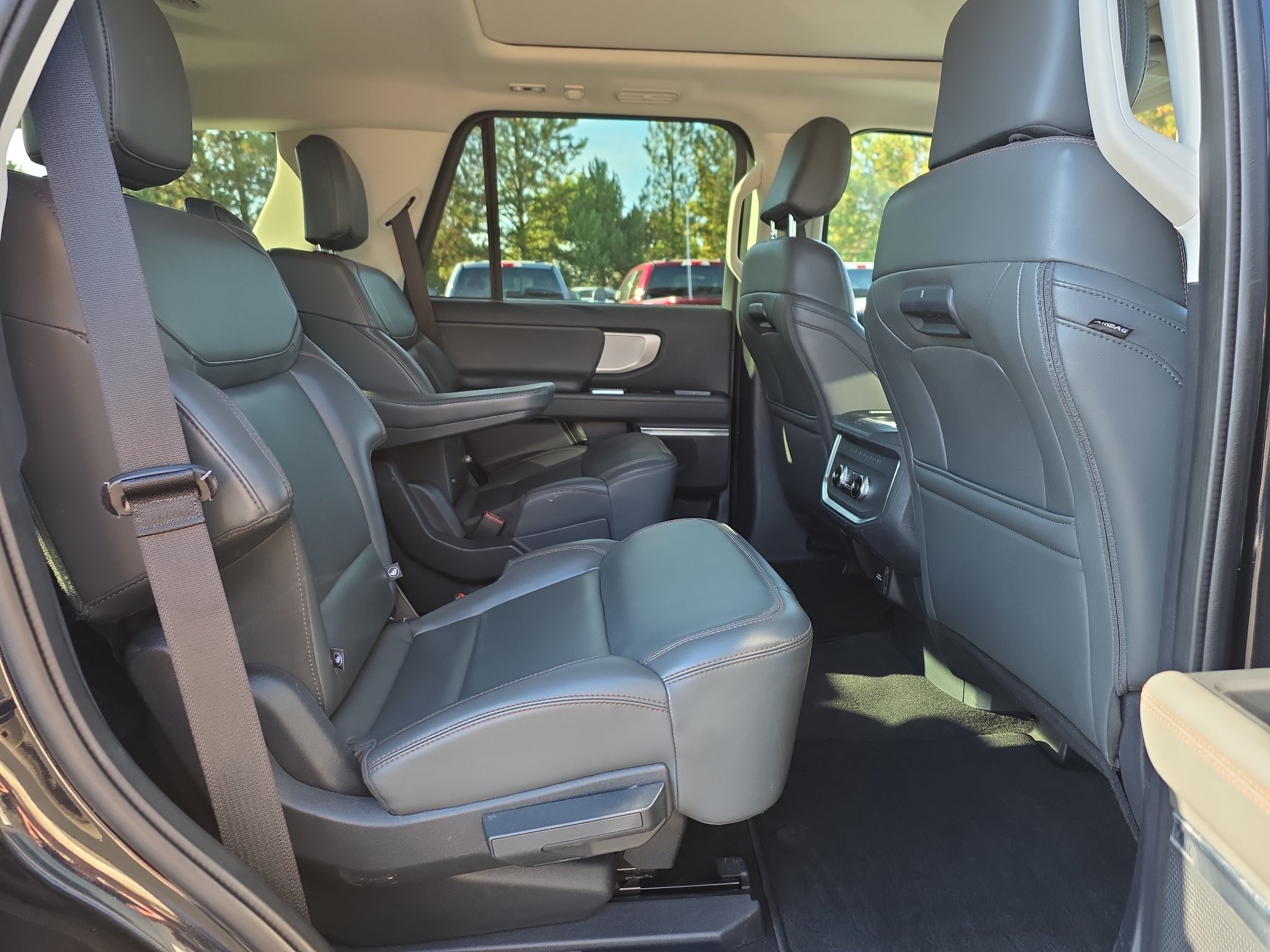 Certified 2025 Ford Expedition Active AWD/4WD image 17