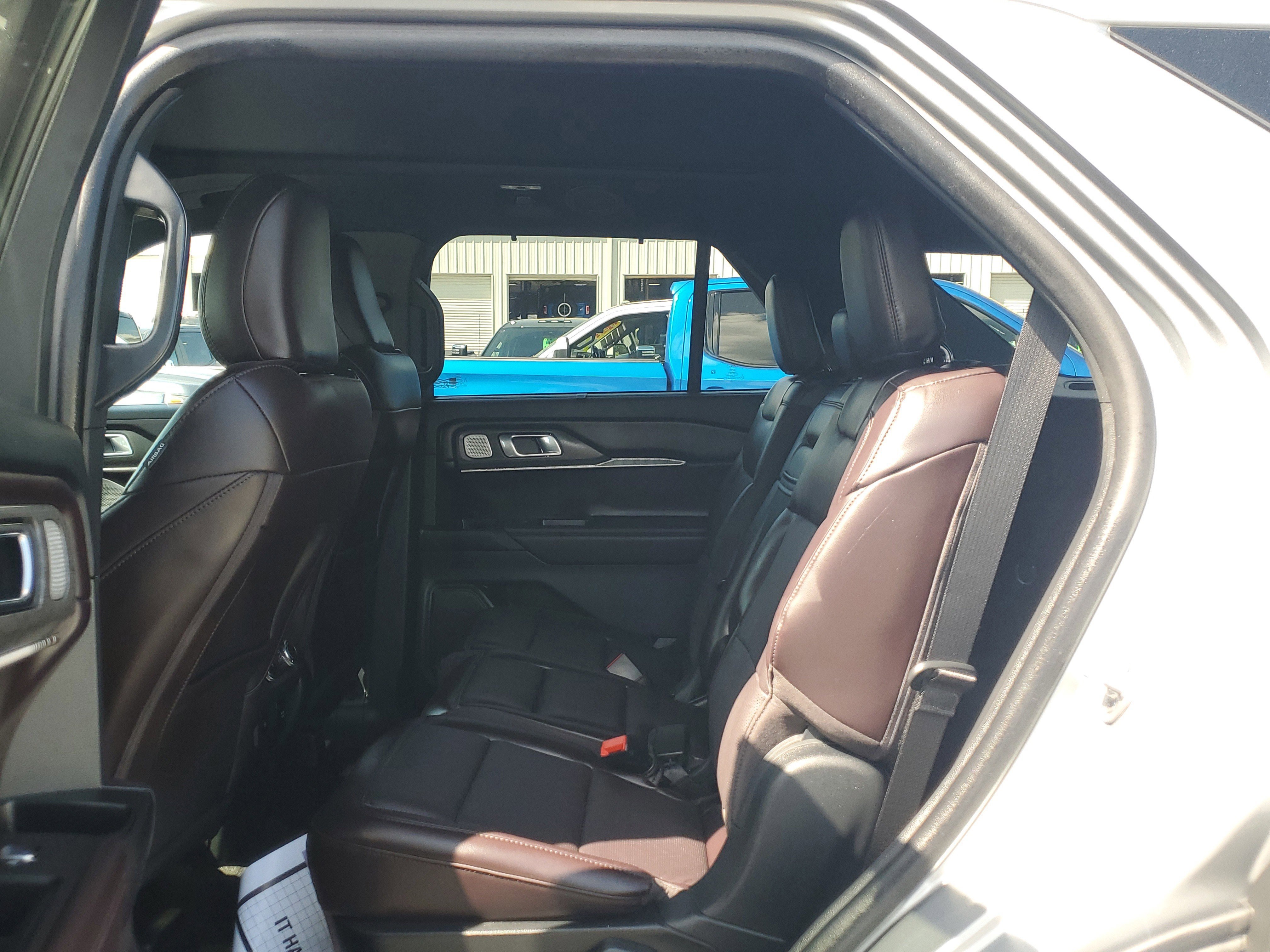 Certified 2025 Ford Explorer Platinum image 14