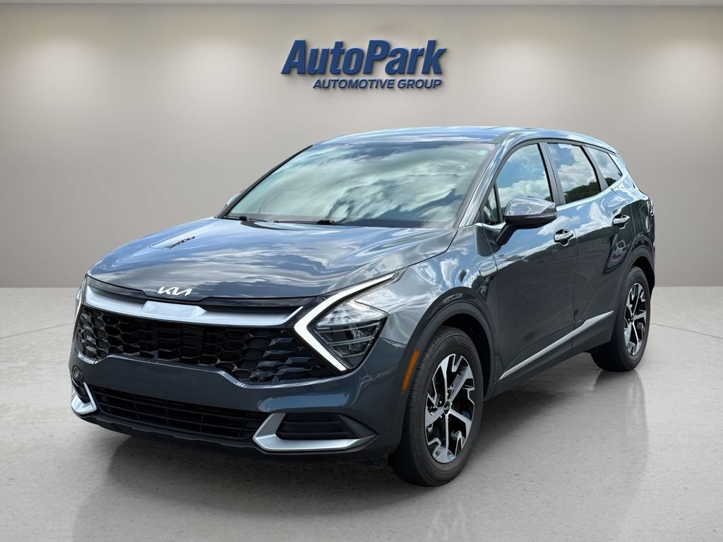 Used 2025 Kia Sportage EX FWD image 3