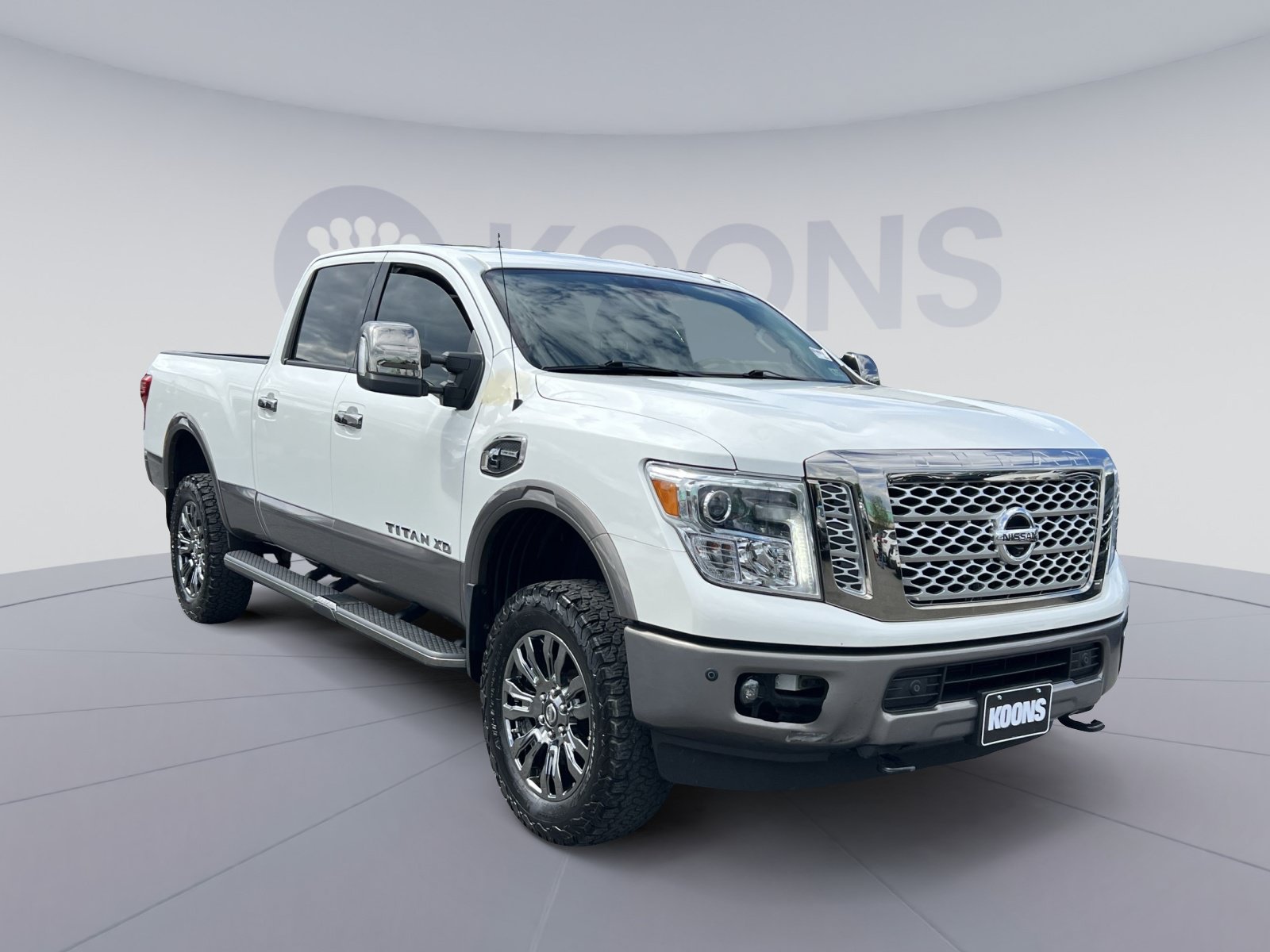 Used 2019 Nissan Titan Platinum Reserve w/ Platinum Utility Package AWD/4WD image 2