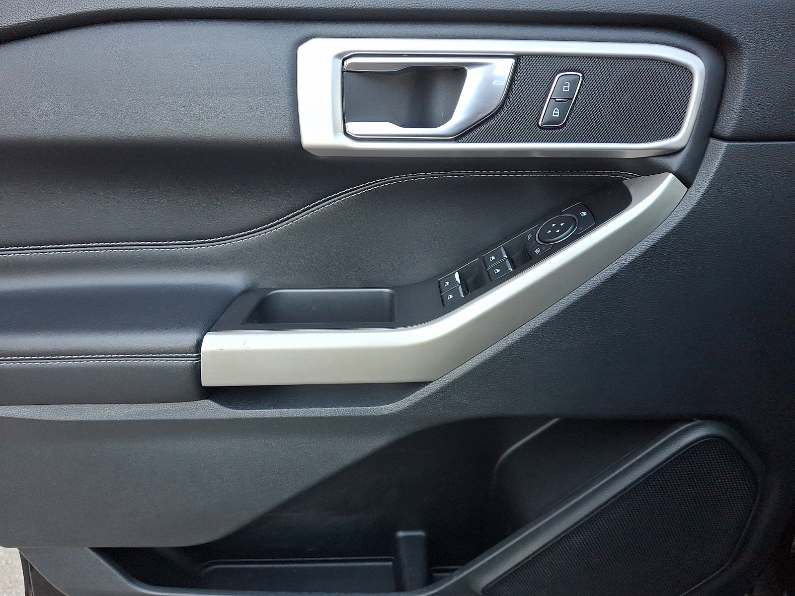 Certified 2021 Ford Explorer XLT image 14