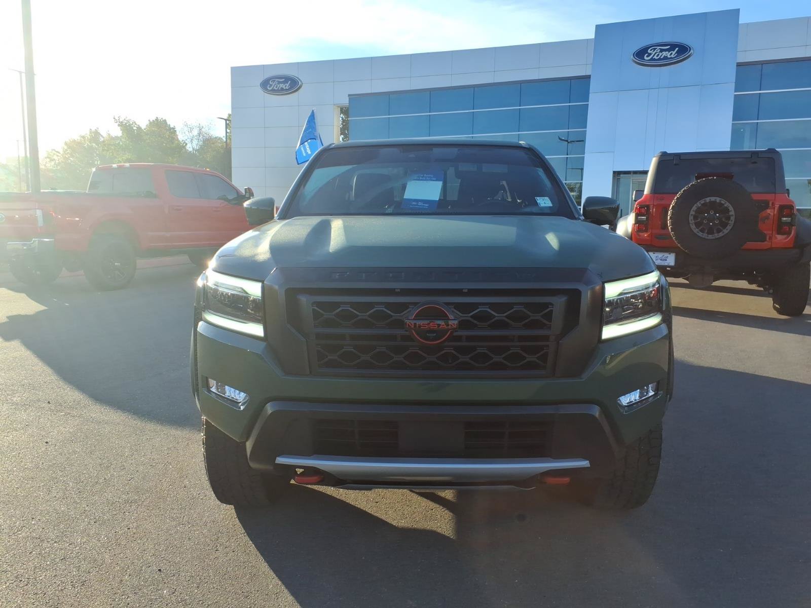 Used 2023 Nissan Frontier PRO-4X w/ Pro-4X Premium Package AWD/4WD image 8