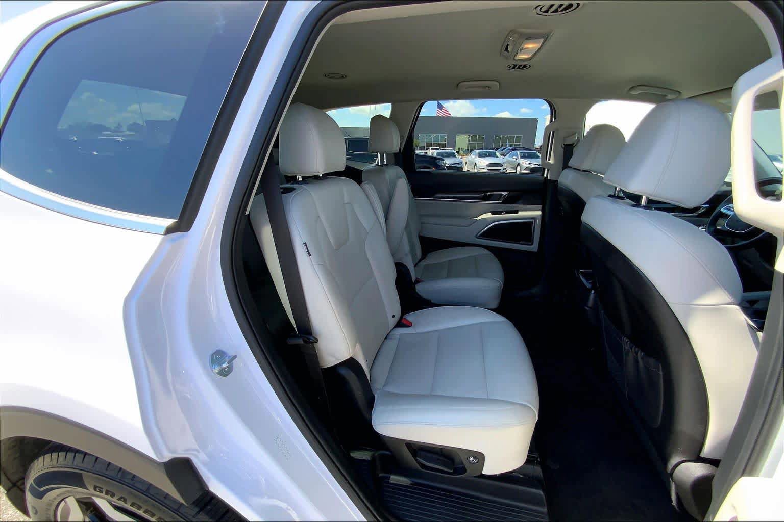Used 2024 Kia Telluride S FWD image 18