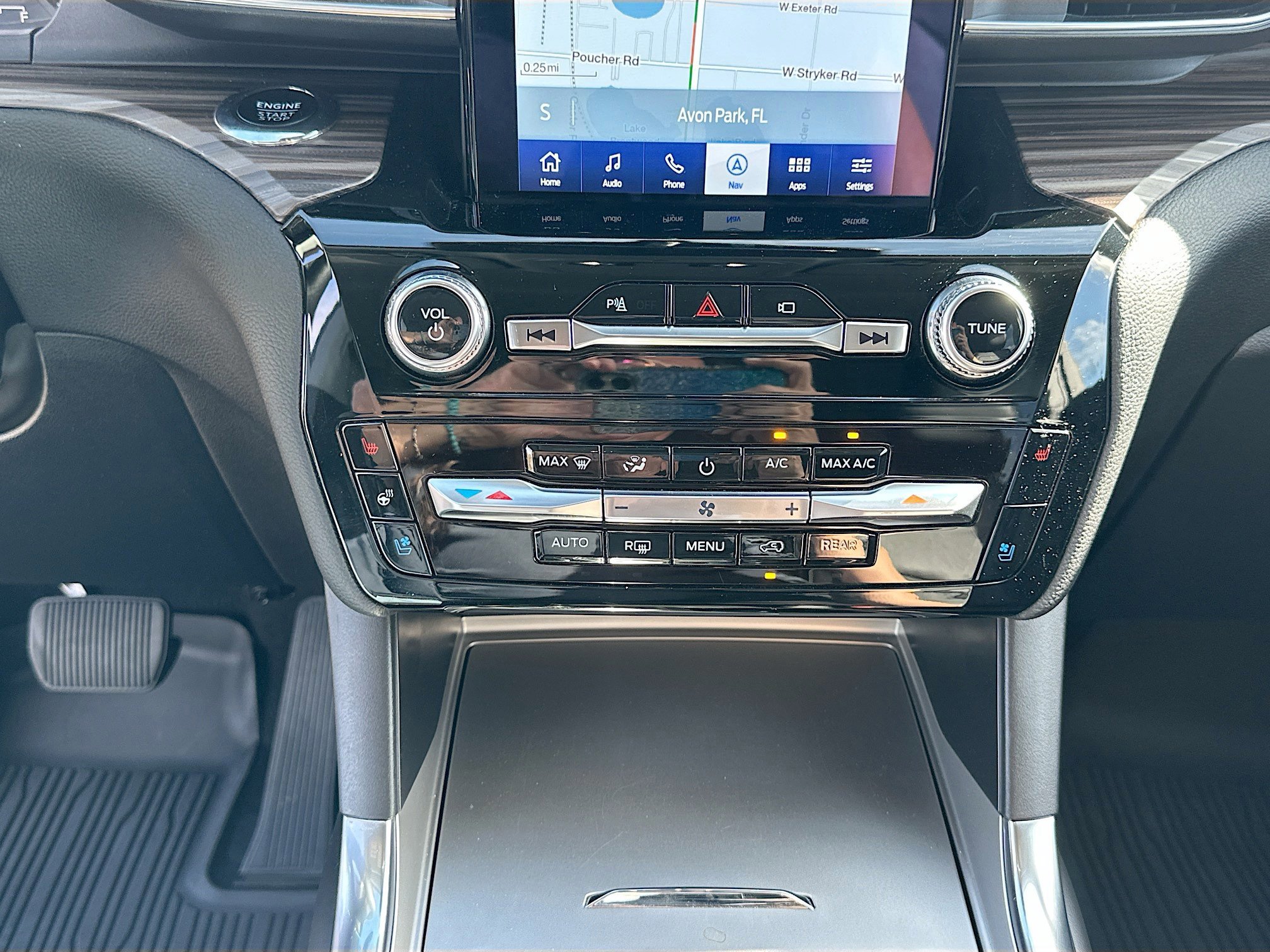 Certified 2022 Ford Explorer Limited w/ Limited Technology Package image 16