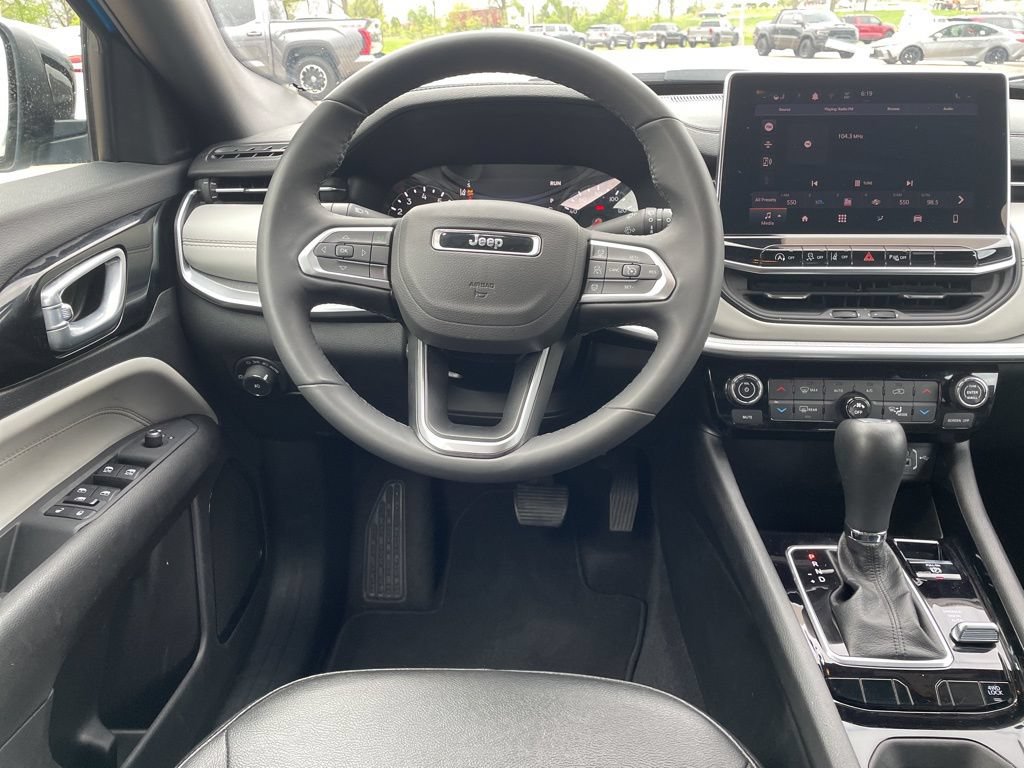 Used 2025 Jeep Compass Limited AWD/4WD image 12