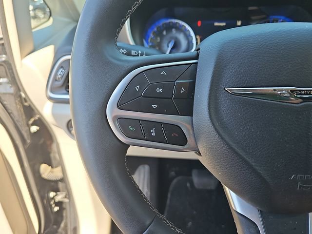 Used 2024 Chrysler Pacifica Touring-L FWD image 19