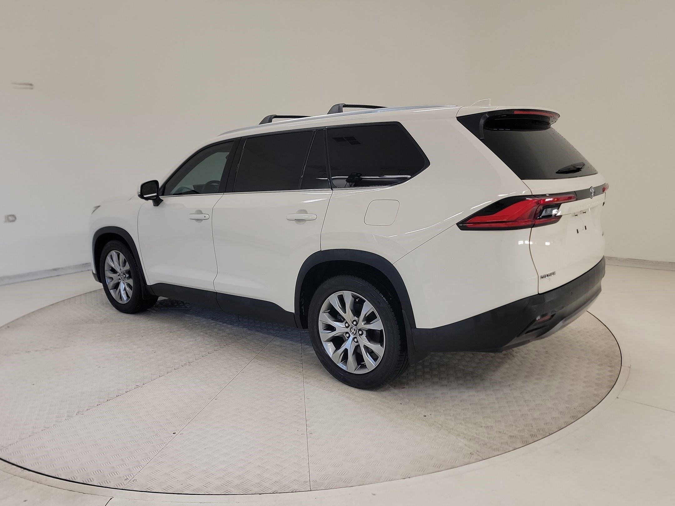 Used 2024 Toyota Grand Highlander Limited image 3