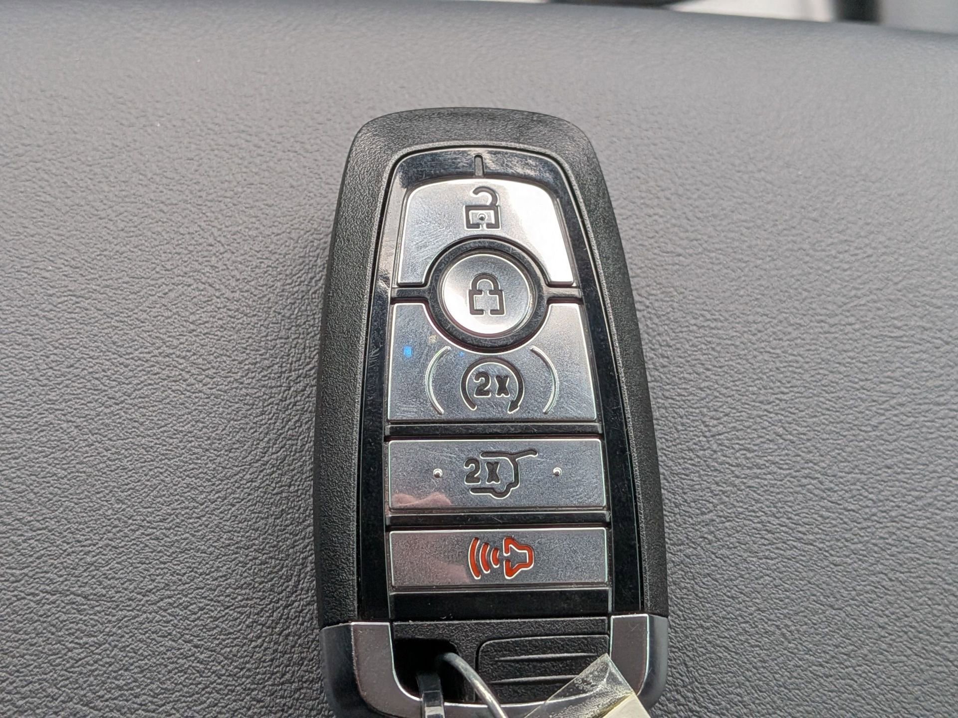 Certified 2025 Ford Explorer ST image 34