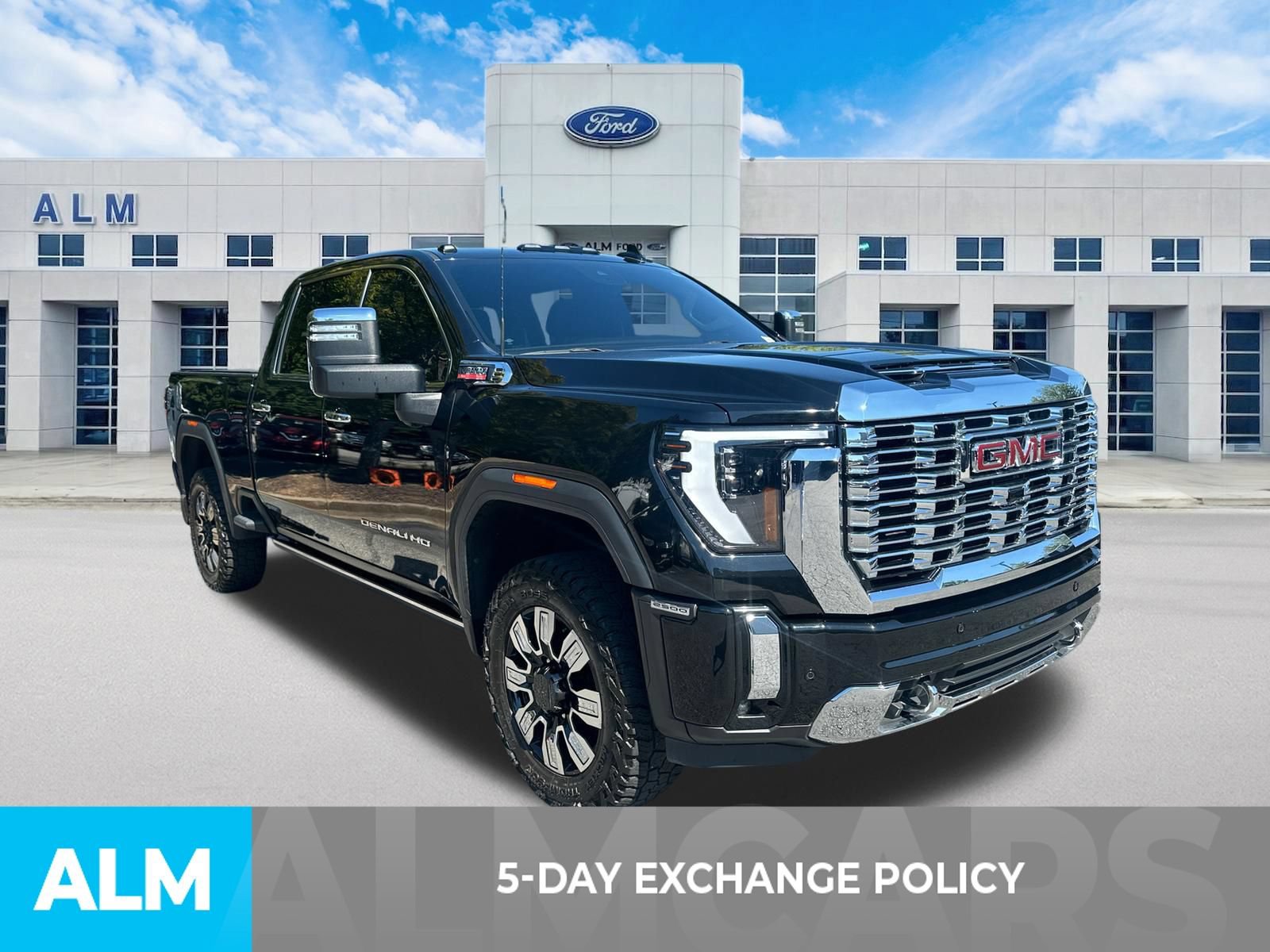 Used 2024 GMC Sierra 2500 Denali w/ Denali Reserve Package AWD/4WD image 3