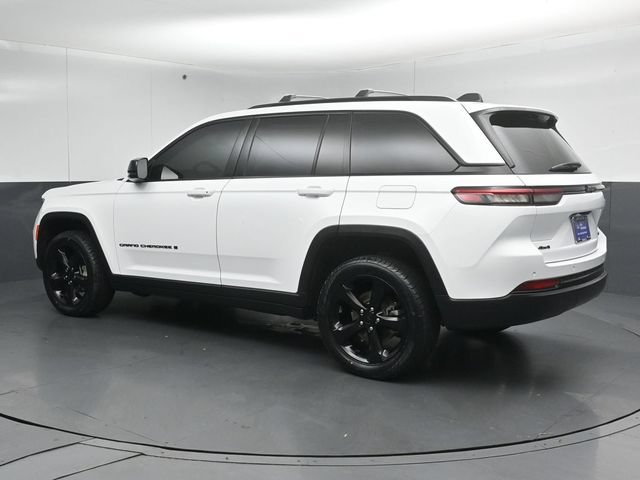 Used 2023 Jeep Grand Cherokee Limited w/ Black Appearance Package AWD/4WD image 5