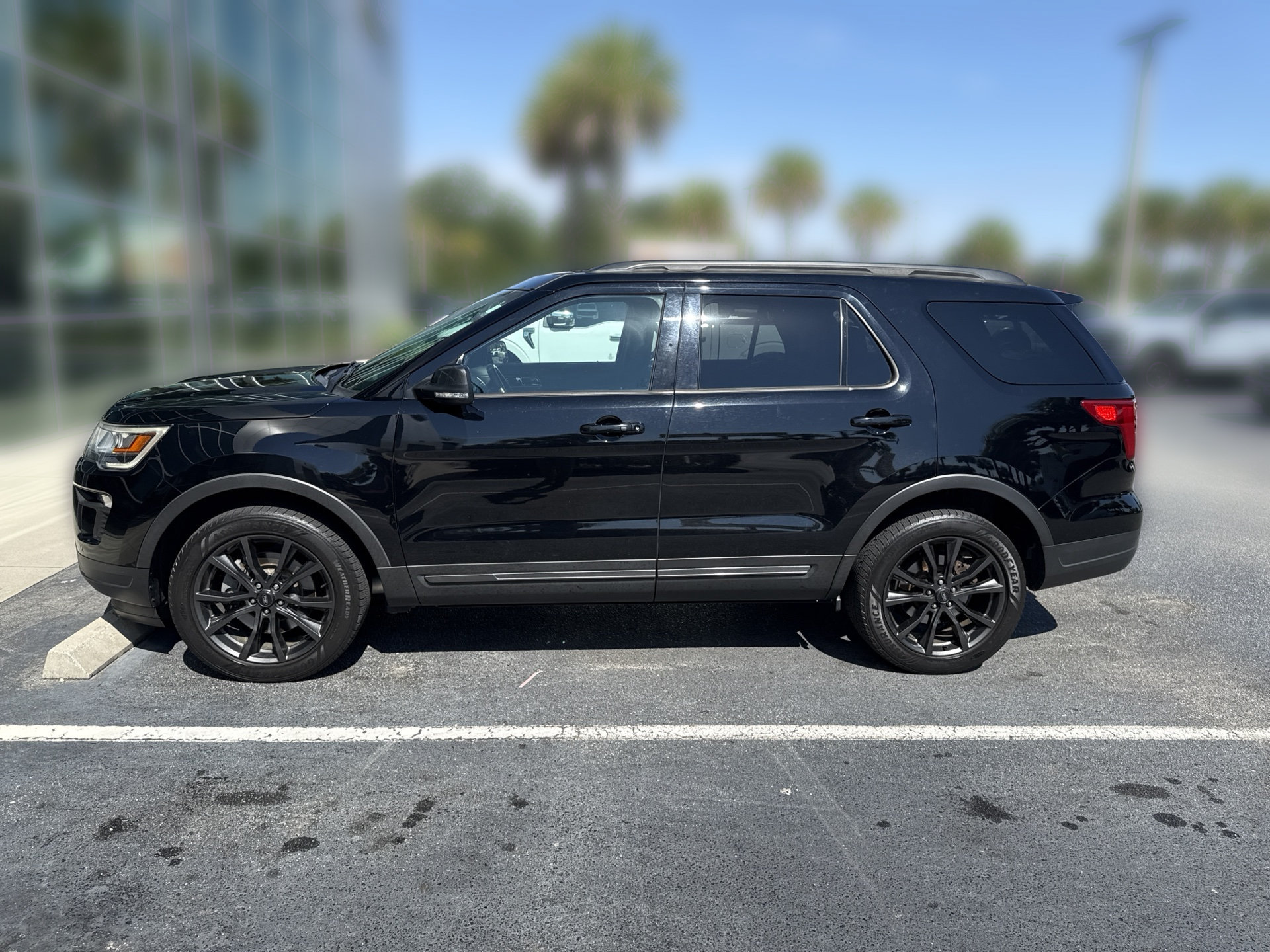 Certified 2018 Ford Explorer XLT w/ Equipment Group 202A AWD/4WD image 8