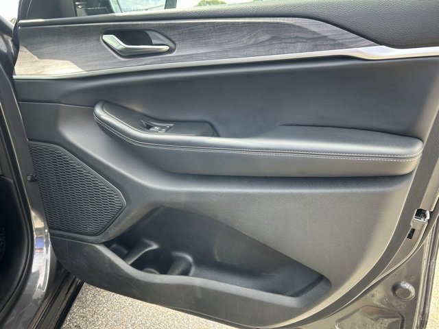 Used 2024 Jeep Grand Cherokee L Limited w/ Luxury Tech Group II image 19