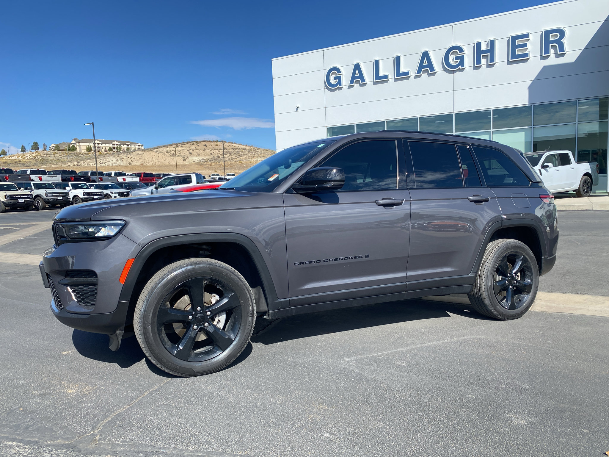 Used 2023 Jeep Grand Cherokee Altitude AWD/4WD image 24