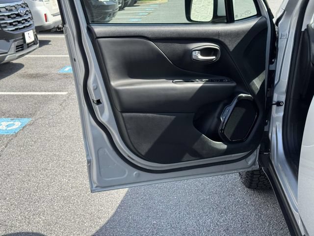 Used 2020 Jeep Renegade Altitude AWD/4WD image 14