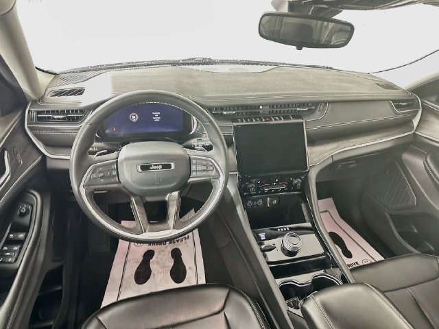 Used 2023 Jeep Grand Cherokee Limited w/ Black Appearance Package AWD/4WD image 29