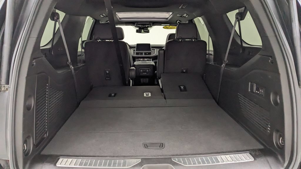 Used 2024 Chevrolet Suburban RST w/ Luxury Package AWD/4WD image 9