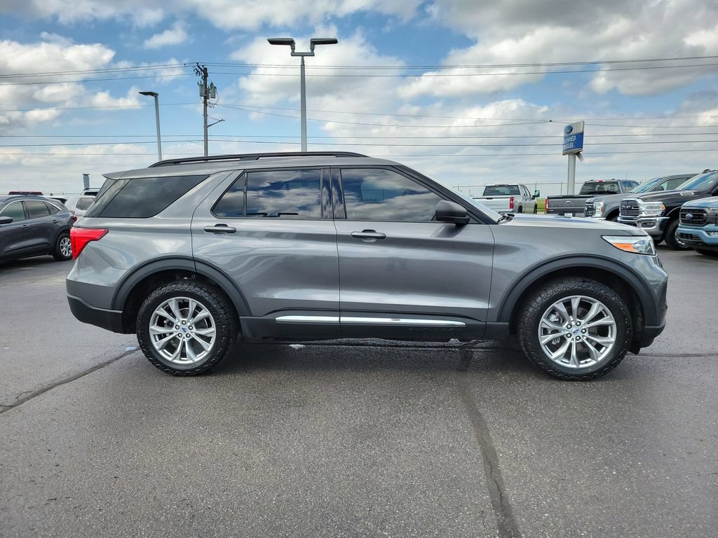 Certified 2023 Ford Explorer XLT w/ Equipment Group 202A AWD/4WD image 3