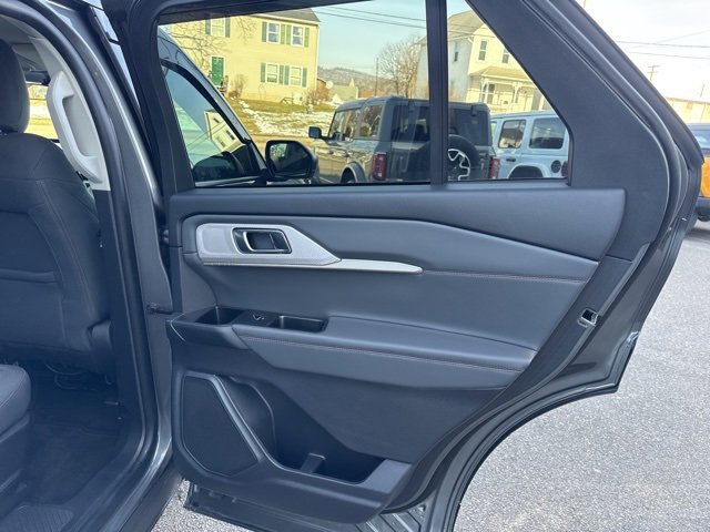 Certified 2025 Ford Explorer Active image 33