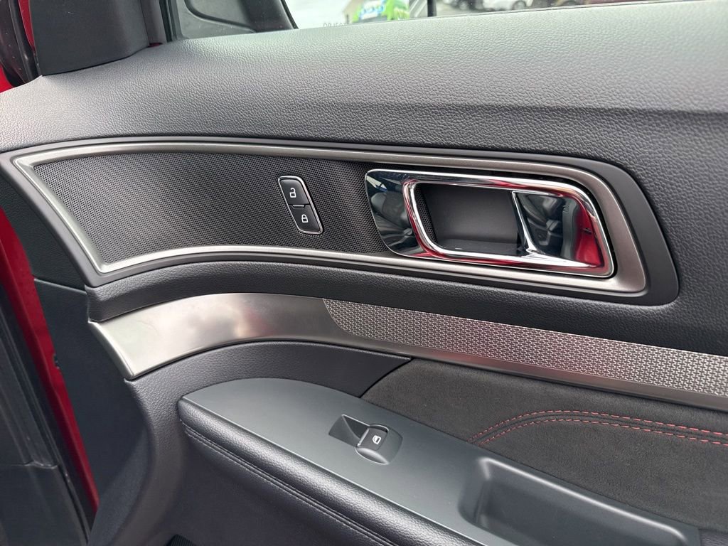 Certified 2019 Ford Explorer XLT w/ Equipment Group 202A AWD/4WD image 33