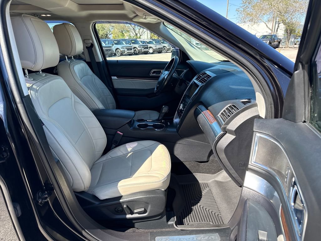 Certified 2019 Ford Explorer Limited w/ Limited Luxury Package image 26