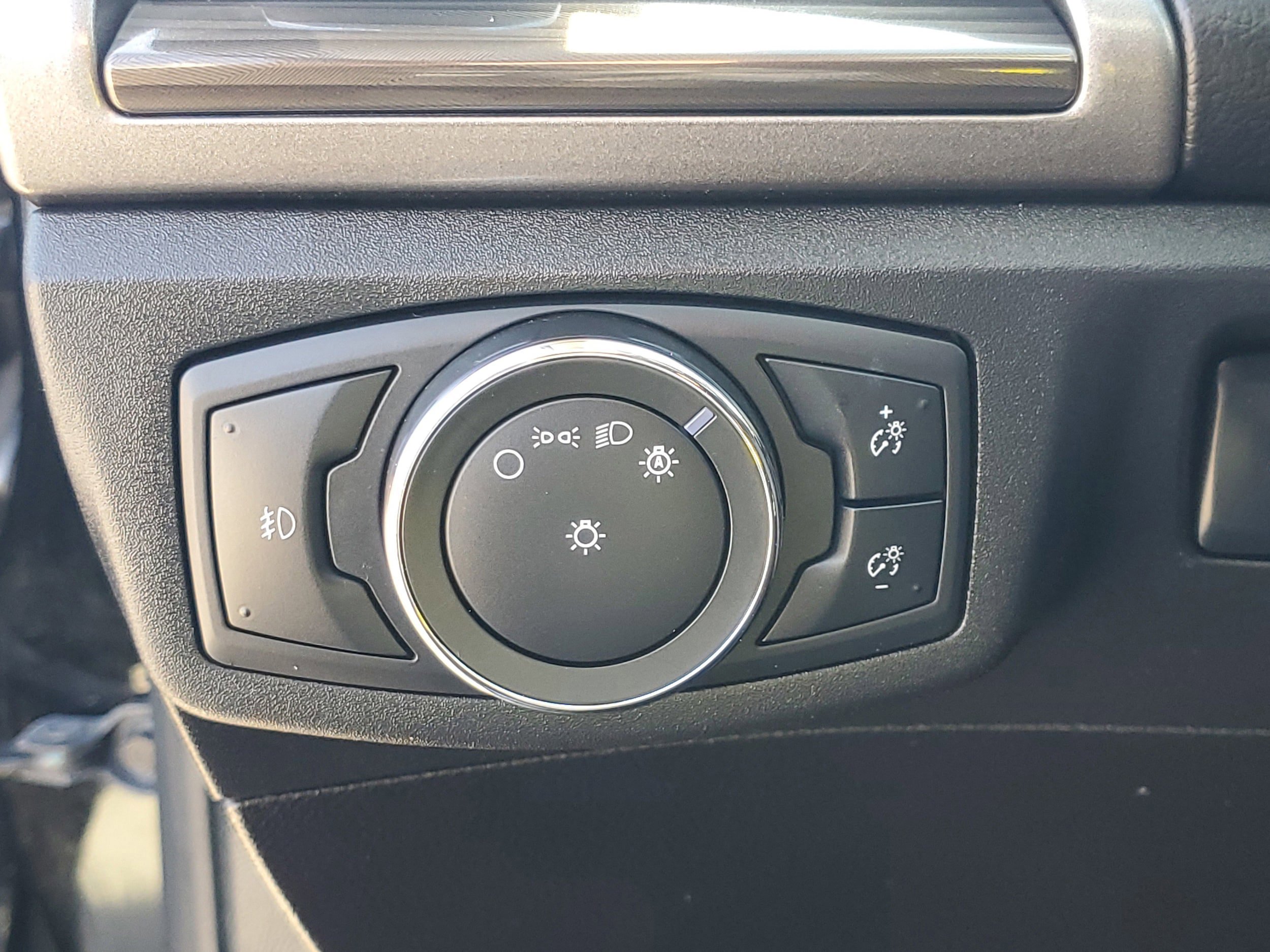 Certified 2017 Ford Fusion SE w/ Fusion SE Technology Package FWD image 23