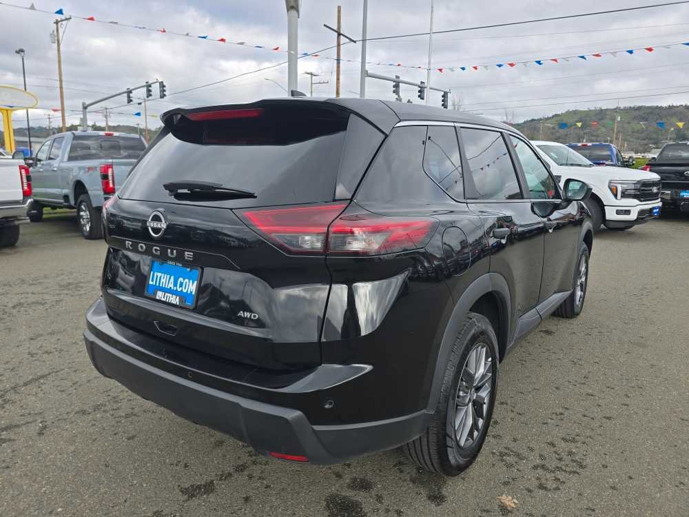 Used 2024 Nissan Rogue S image 5