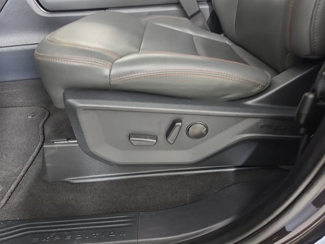 Certified 2025 Ford Expedition Active AWD/4WD image 24