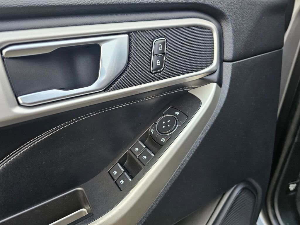 Certified 2022 Ford Explorer XLT w/ Equipment Group 202A image 20