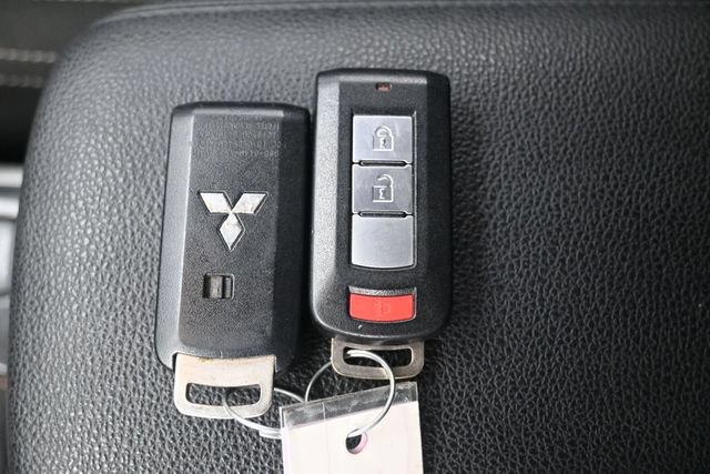 Used 2018 Mitsubishi Outlander SE AWD/4WD image 14
